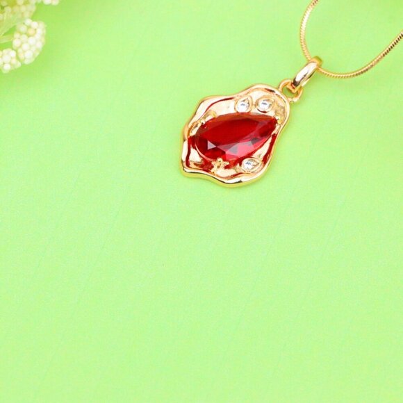 "Elegant Red Teardrop Pendant with Gold Plated Irregular Frame, XPPT1729 - Picture 5 of 13